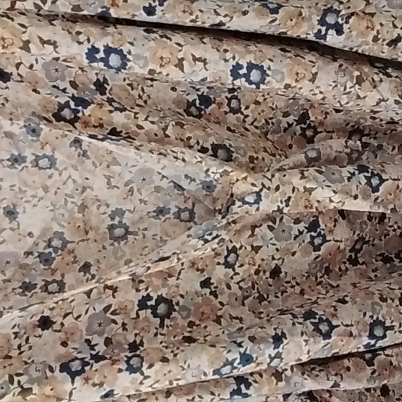 Keyhole Top - Picture 2 of 3